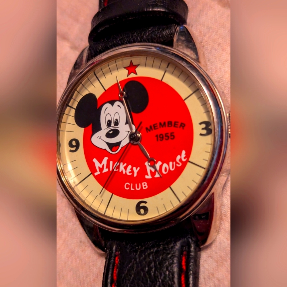 (609)Vintage NIB Disney Mickey Mouse Club Anniversary Watch  Member Watch Tin